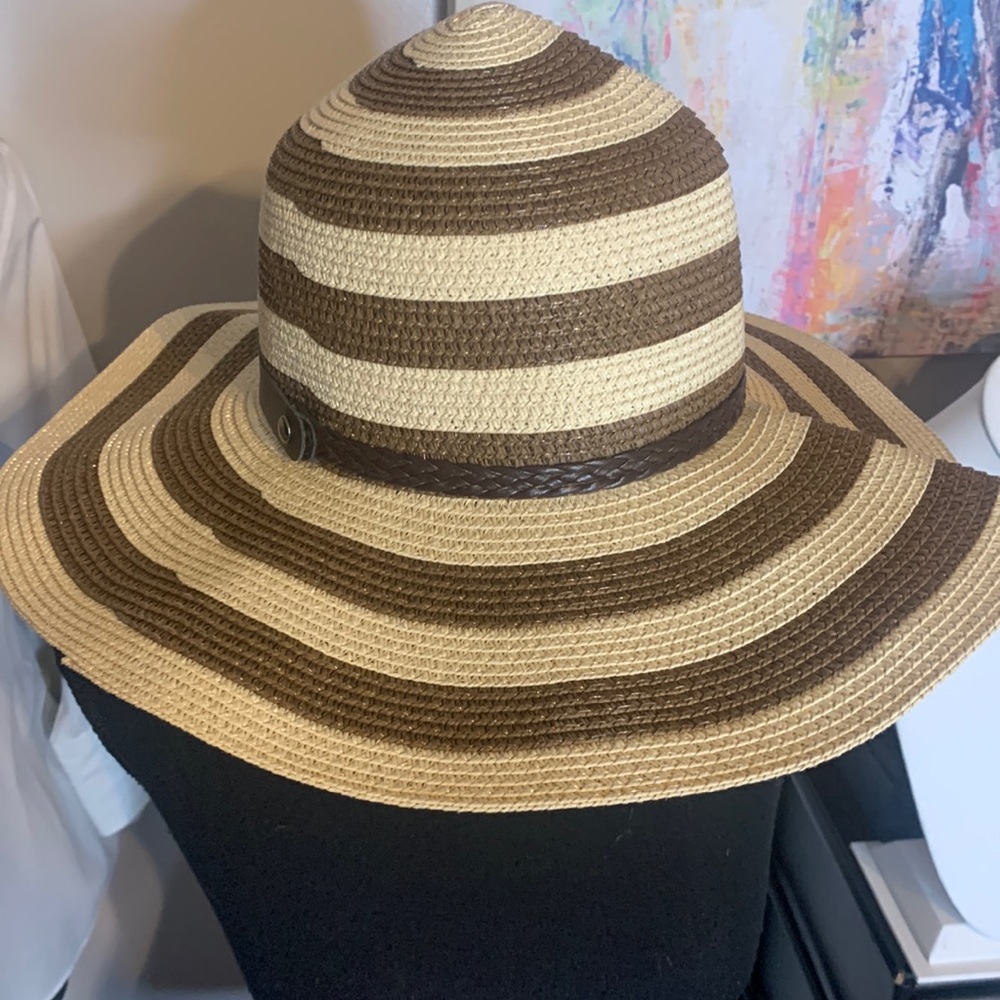Super cute tan and brown straw hat